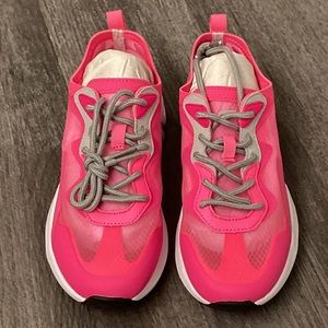 NWT Fabletics Larchmont Hot Pink Sneakers